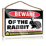 Dorm Room Essentials Beware of Rabbits Cartello in legno in metallo con scritta "Beware of Rabbits" (dimensioni: 23 x 35 ...