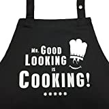 Grillkönig® Mr. Good Looking is Cooking - Grembiule da cucina classico, decorato con scritta "Mr. Good Looking is Cooking" (il ...